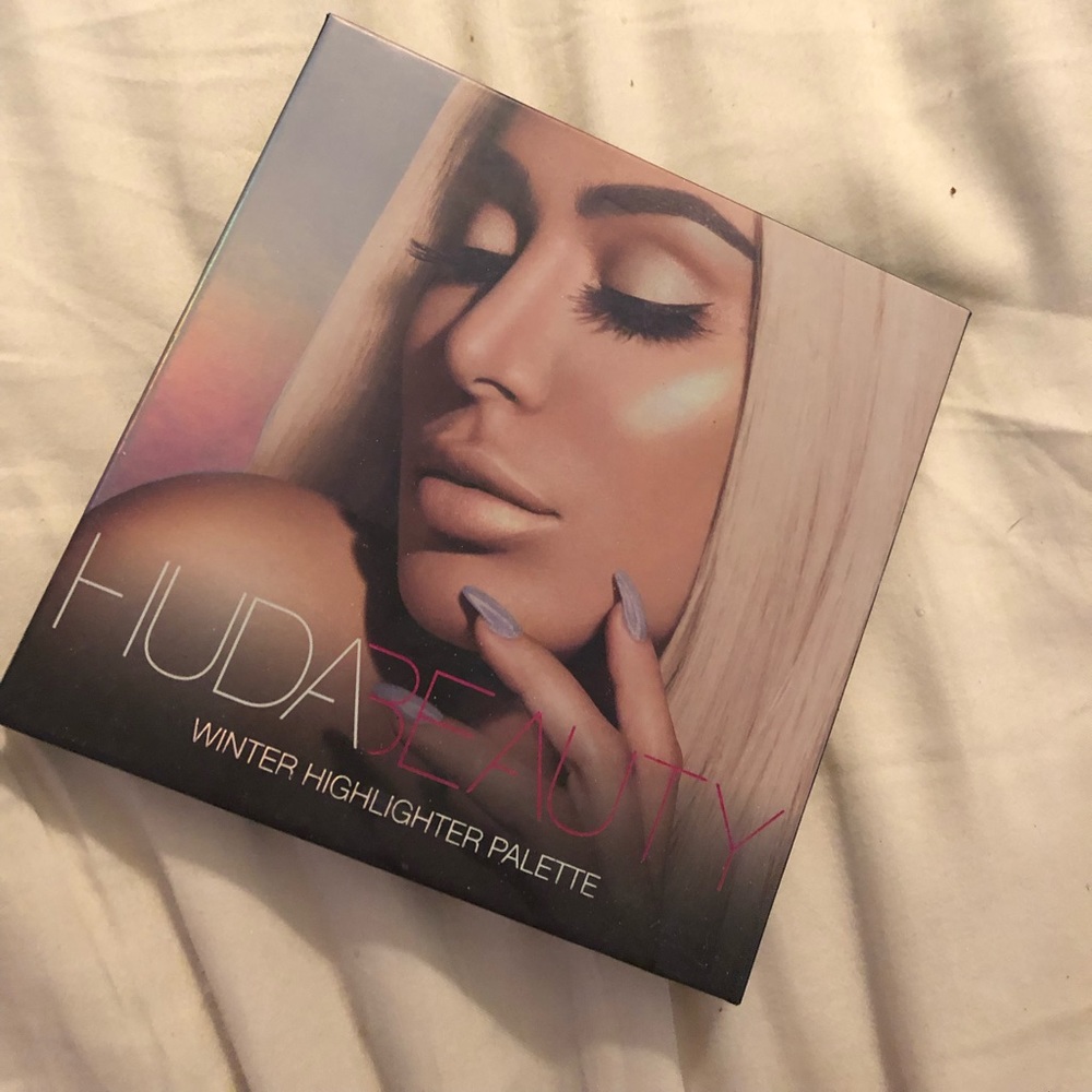 Huda Beauty Winter Highlighter Palette